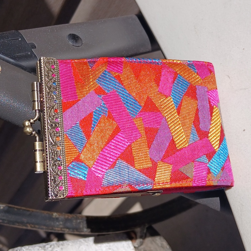 Vibrant Cathayana Wallet Kisslock  Closure Textured NWOT